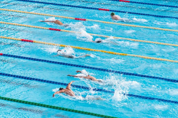 Quelles sont les normes de sécurité pour les piscines destinées à l'apprentissage de la natation pour les tout-petits?